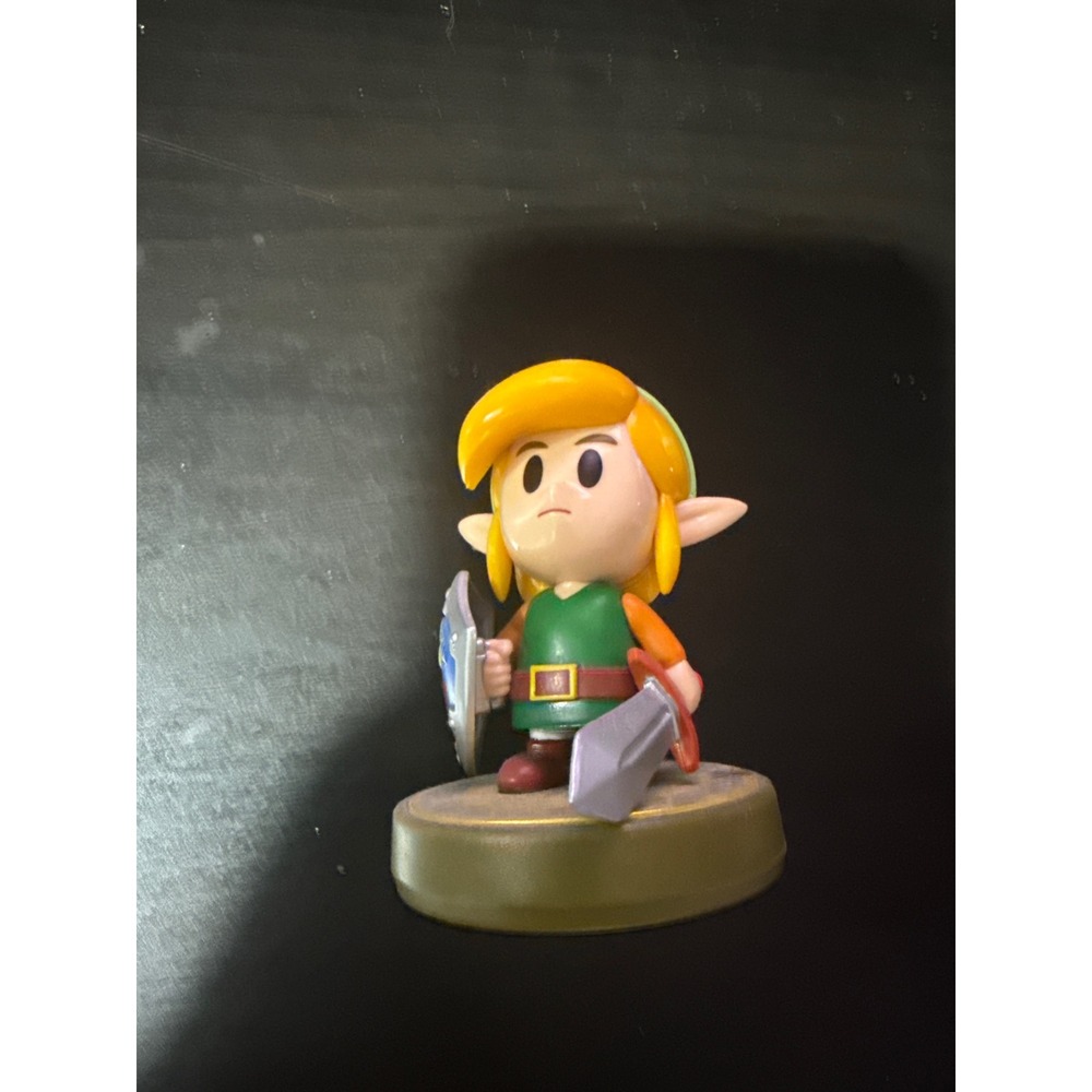 Nintendo amiibo Link The Legend of Zelda Link's‎ Awakening Series out of box